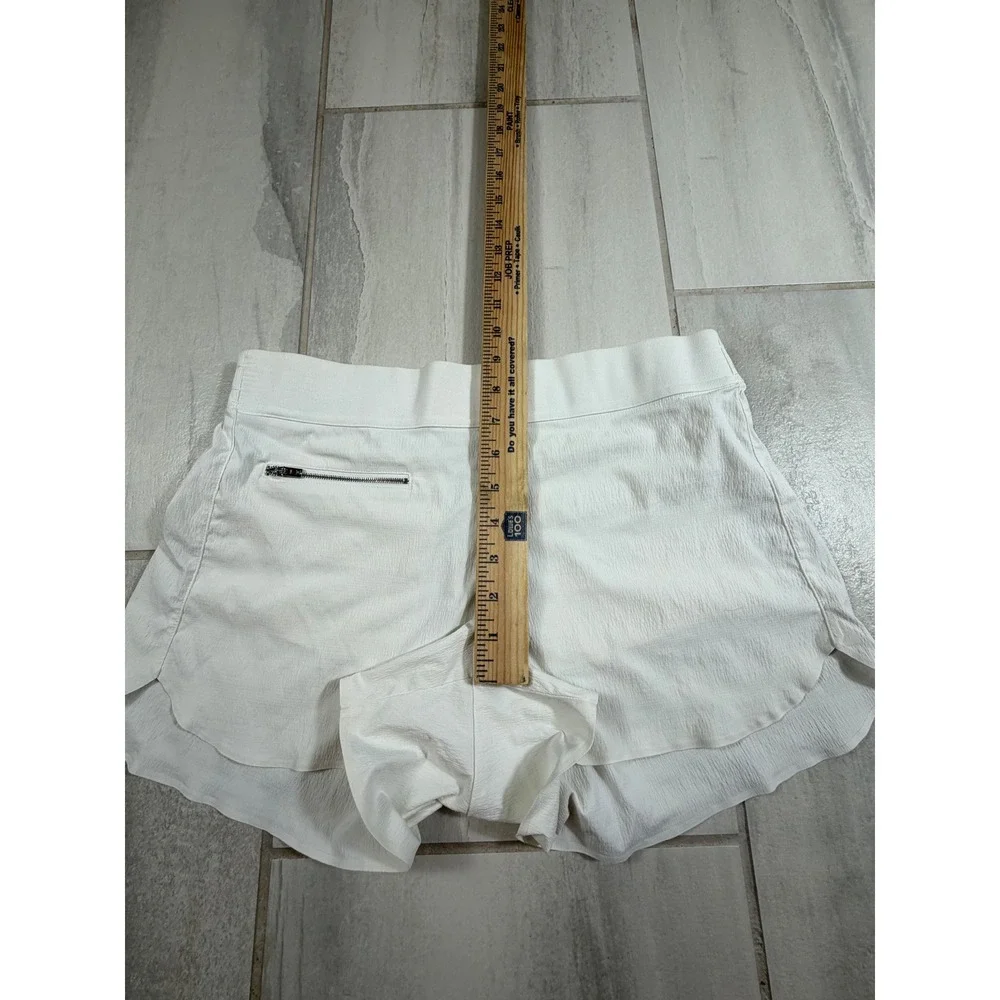 Athleta White Textured Active Running Shorts Women Size 8 Front Zip Pocket